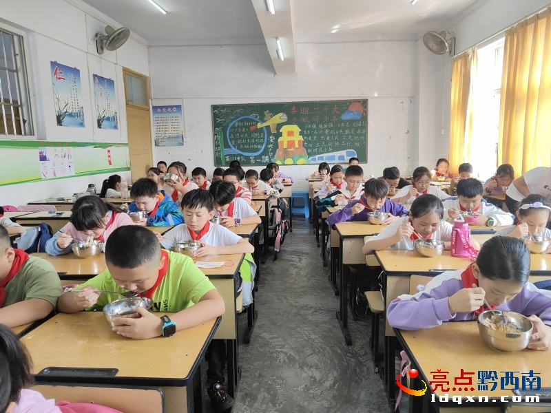 ů�ġ����С� ���L�o�n�����d�x�и��W(xu��)У�������Ђ�(c��)ӛ