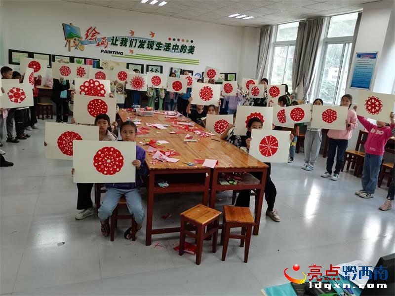 �Ժ�h����С�W�e�k��Fչʾ���