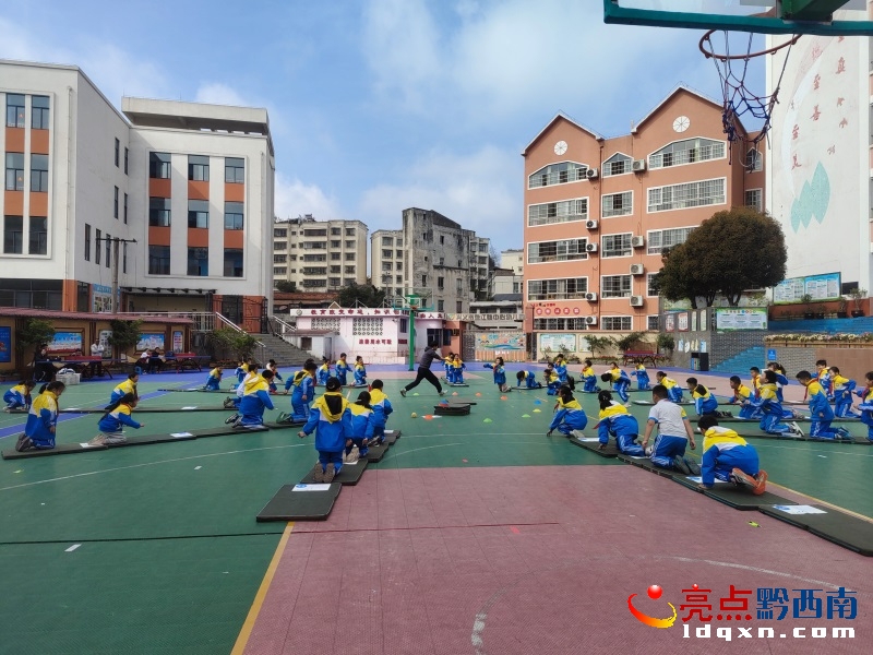 ��ِ�ٽ� ���w���ˡ����d�x���S���k�w���c������(y��u)�|(zh��)�n��ِ�A�M��Ļ