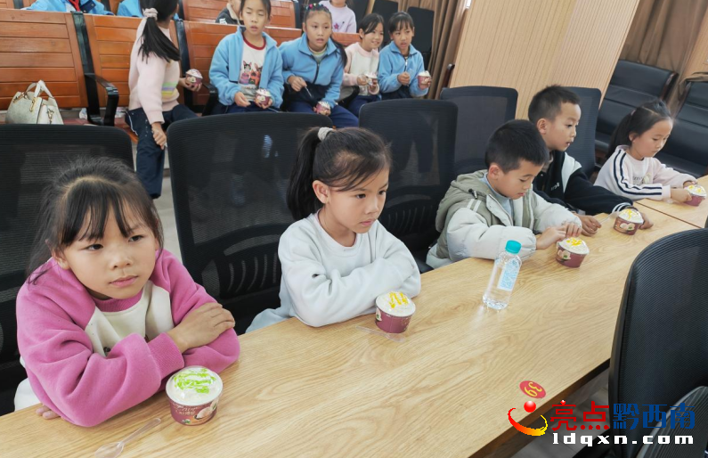 �Ժ��ߘ�����С�W(xu��)�����؃�ͯ�^���w����