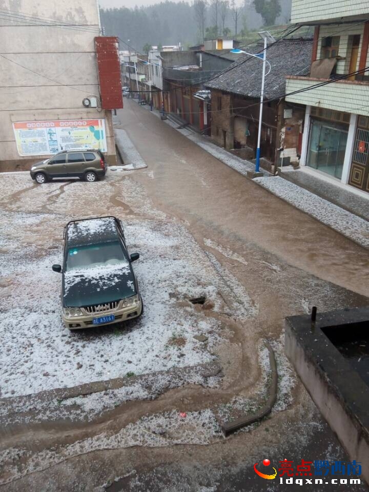 圖為興義市七舍鎮俠家米村降雹情況2.jpg