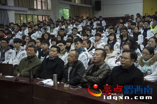 ��(l��)־���v�c��У���v�DƬ���DƬ�ṩ��ӡ��ǭ����www.yxqxn.cn��   (4)_�{(di��o)����С.jpg