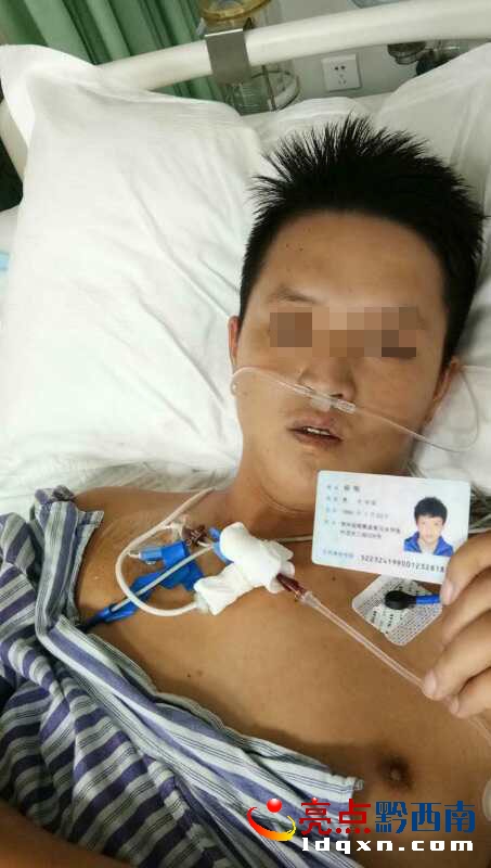 躺在病床上的楊剛老師.jpg