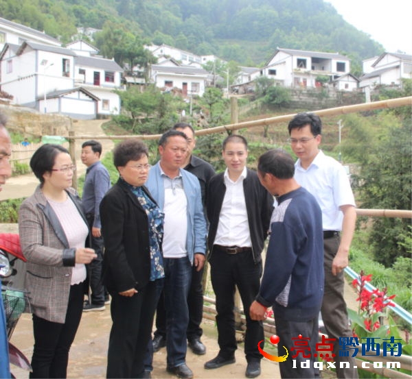 與貧困戶交談_看圖王_看圖王.png